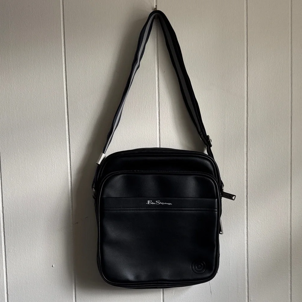 Ben Sherman Classic Black Messenger Bag NWOT